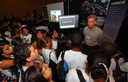 Dave Linick (JPL) talks to a group of Puertorriquenas about mission
architecture.